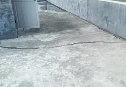 马关楼顶漏水维修公司分享下如何解决卫生间隐蔽部位漏水的问题?